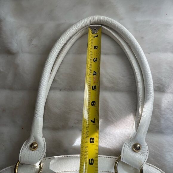 Guia’s made in Italy off white pebble leather Satchel with gold tone har… - Picture 7 of 12